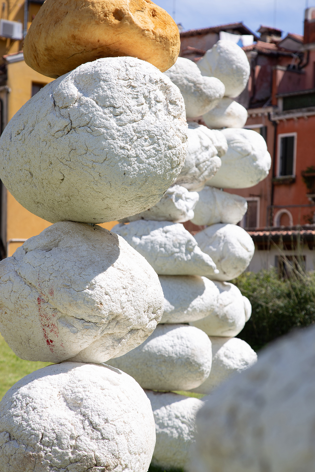 Choi Jeong Hwa, installation view of
                  Every Island is a Mountain. Provided by Bf. photograph
                  by Hyunjung Kwon.